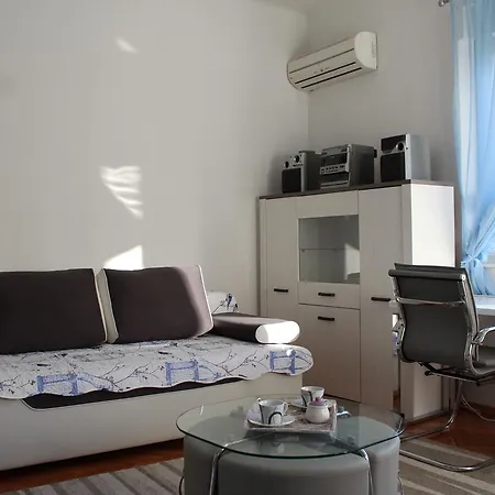 Cozy Mihaela With Balcony, Near Park Marjan & Old Town - Quiet Neighborhood Split
