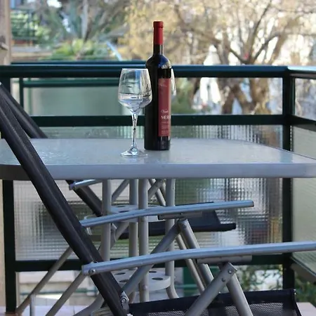 Cozy Mihaela With Balcony, Near Park Marjan & Old Town - Quiet Neighborhood *