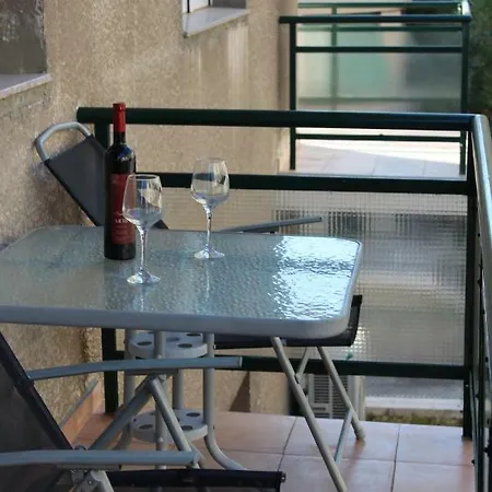 Cozy Mihaela With Balcony, Near Park Marjan & Old Town - Quiet Neighborhood Split