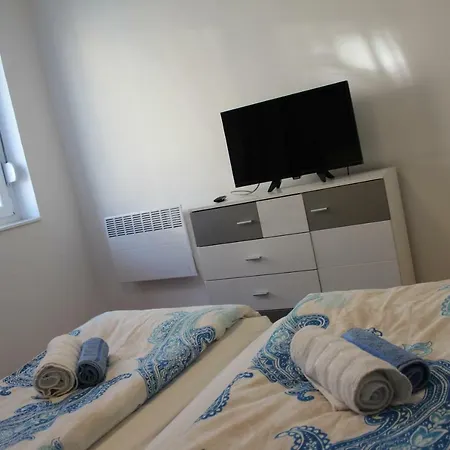 Cozy Mihaela With Balcony, Near Park Marjan & Old Town - Quiet Neighborhood Split