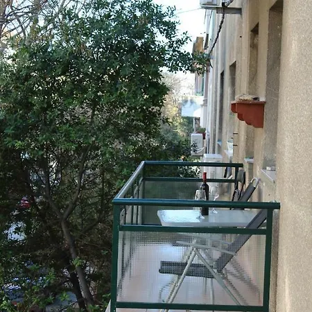 Cozy Mihaela With Balcony, Near Park Marjan & Old Town - Quiet Neighborhood Lejlighed